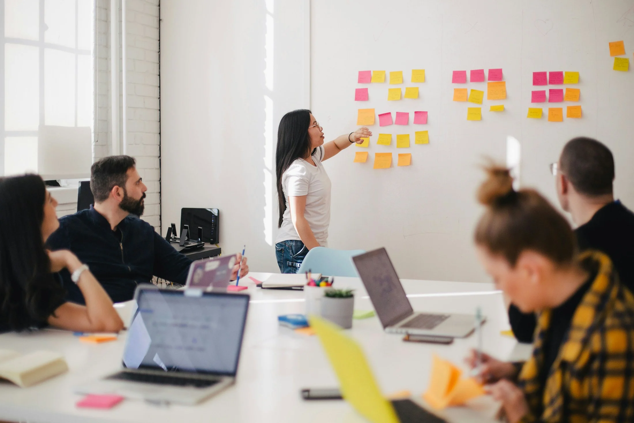 Ambiente visual de Intelify AI · Agents & Automation Intensive